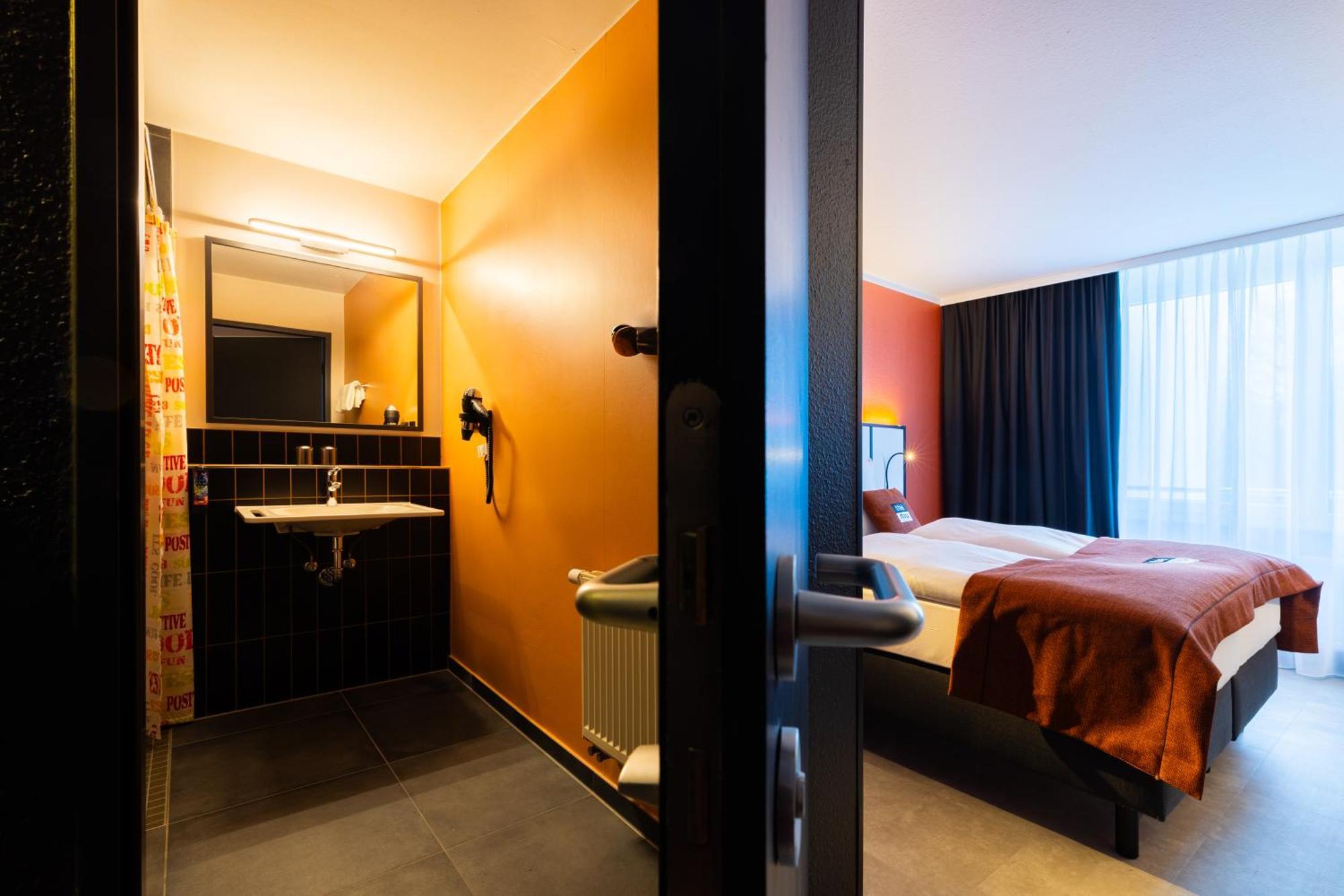 - The Niu, Blade By Ihg 4*