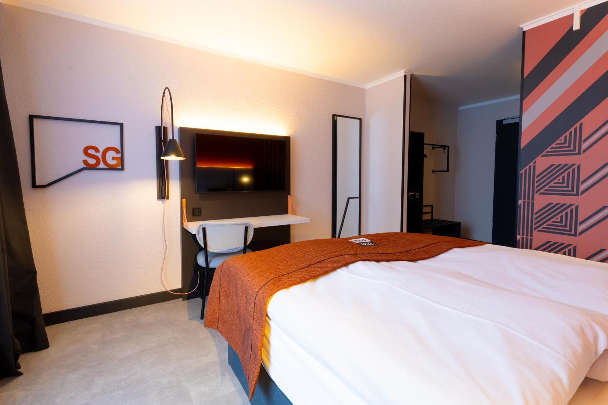 - The Niu, Blade By Ihg